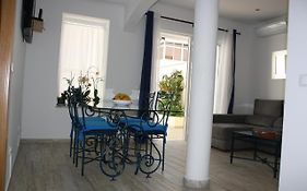 House Of Orchids With Patio